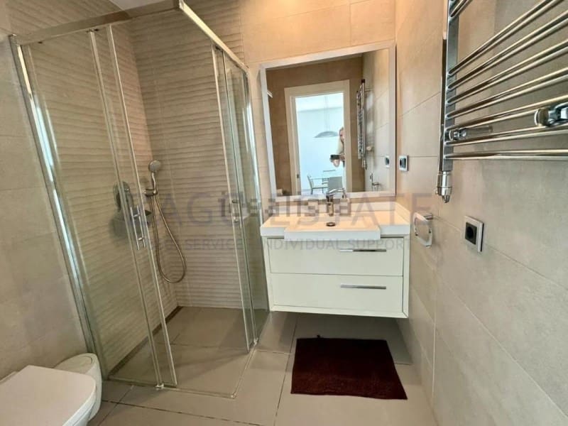 Flat for rent in Benidorm with pool garage - € 2,100 (Ref: 9959397)
