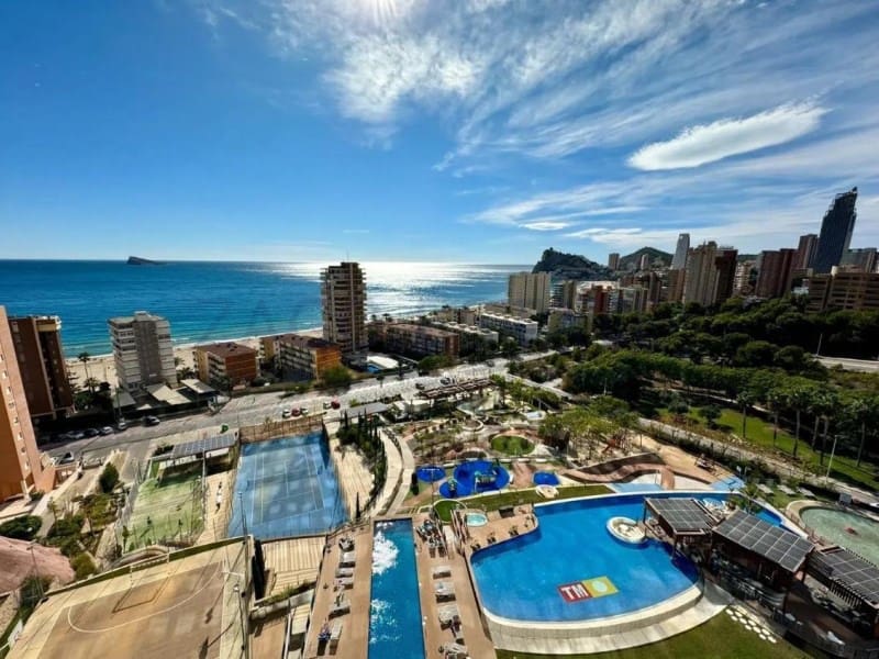 Flat for rent in Benidorm with pool garage - € 2,100 (Ref: 9959397)