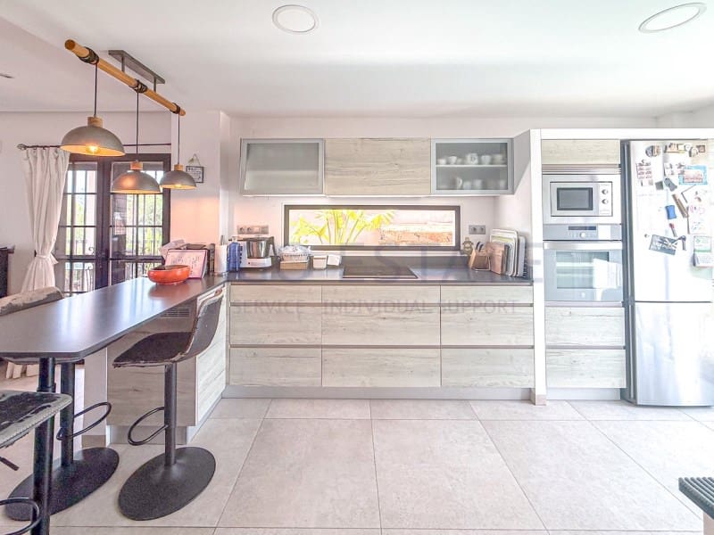 Pareado de 3 habitaciones en Alfaz del Pi / L'Alfàs del Pi en venta con piscina garaje - 470.000 € (Ref: 9990384)