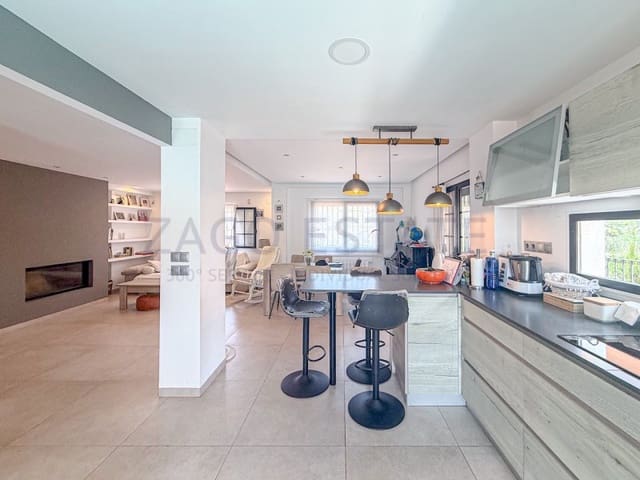 Pareado de 3 habitaciones en Escandinavia - Cautivador, Alfaz del Pi / L'Alfàs del Pi en venta con piscina garaje - 470.000 € (Ref: 9990384)