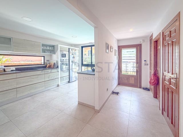 Pareado de 3 habitaciones en Escandinavia - Cautivador, Alfaz del Pi / L'Alfàs del Pi en venta con piscina garaje - 470.000 € (Ref: 9990384)