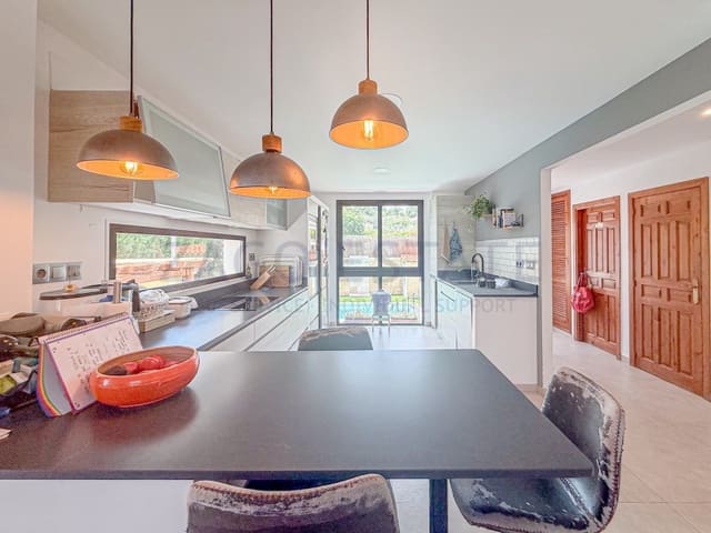 Pareado de 3 habitaciones en Escandinavia - Cautivador, Alfaz del Pi / L'Alfàs del Pi en venta con piscina garaje - 470.000 € (Ref: 9990384)