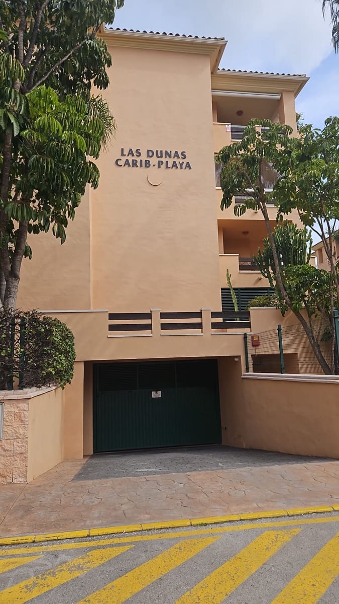 2 bedroom Beach Apartment for sale in Marbella with pool garage - € 395,000 (Ref: 9730576)