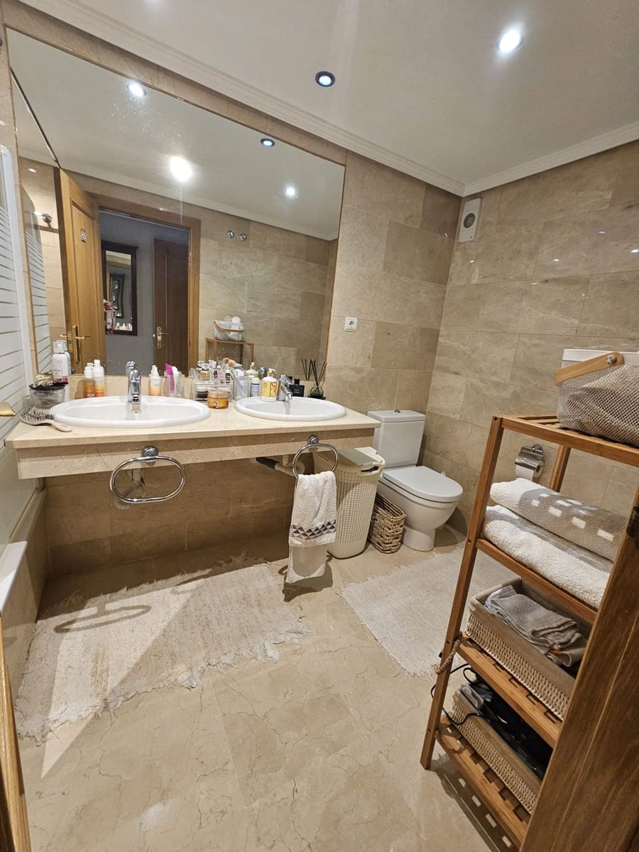 2 bedroom Beach Apartment for sale in Marbella with pool garage - € 395,000 (Ref: 9730576)