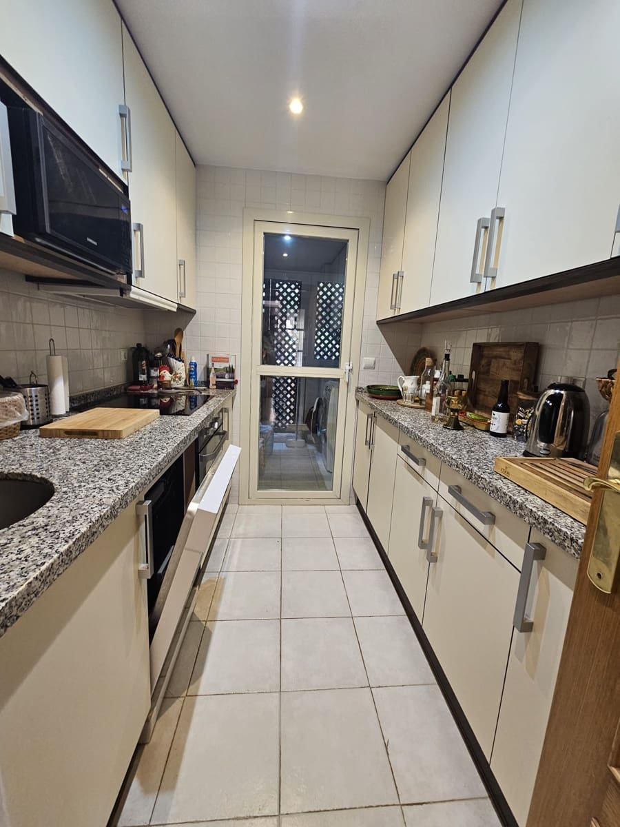 2 bedroom Beach Apartment for sale in Marbella with pool garage - € 395,000 (Ref: 9730576)