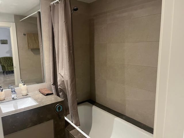 2 sypialnia Apartament na sprzedaż w Bahía de Marbella, Marbella z basenem garażem - 645 000 € (Ref: 9731546)