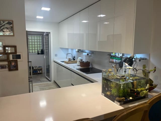 2 sypialnia Apartament na sprzedaż w Bahía de Marbella, Marbella z basenem garażem - 645 000 € (Ref: 9731546)