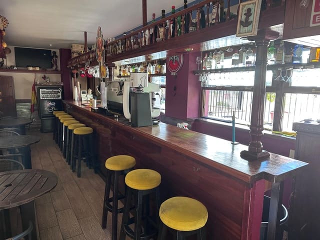 Restaurant/Bar for sale in Playa de Fontanilla, Marbella - € 995,000 (Ref: 9731548)