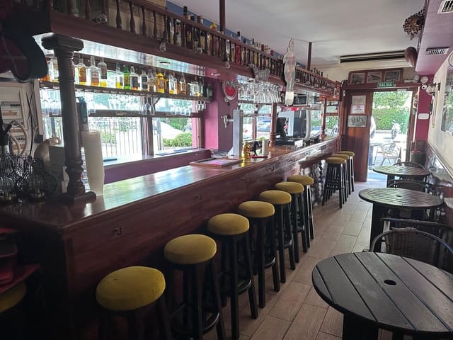 Restaurant/Bar for sale in Playa de Fontanilla, Marbella - € 995,000 (Ref: 9731548)