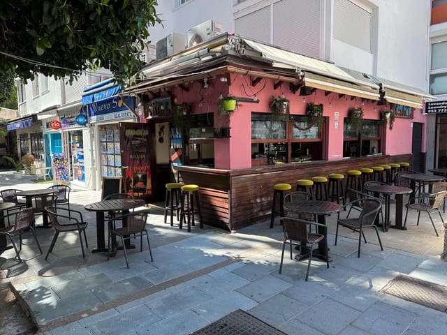 Restaurant/Bar for sale in Playa de Fontanilla, Marbella - € 995,000 (Ref: 9731548)