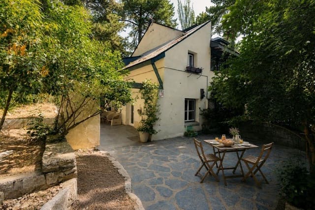 4 soverom Kjedet enebolig til salgs i San Lorenzo de El Escorial med svømmebasseng garasje - € 700 000 (Ref: 10062117)