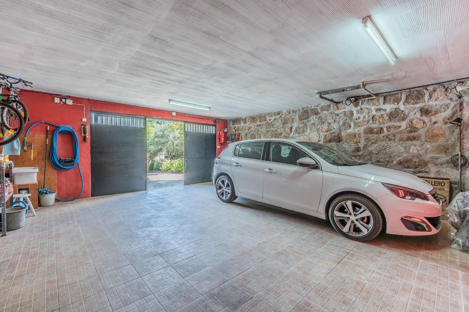5 bedroom Villa for sale in Galapagar with pool garage - € 720,000 (Ref: 10064787)
