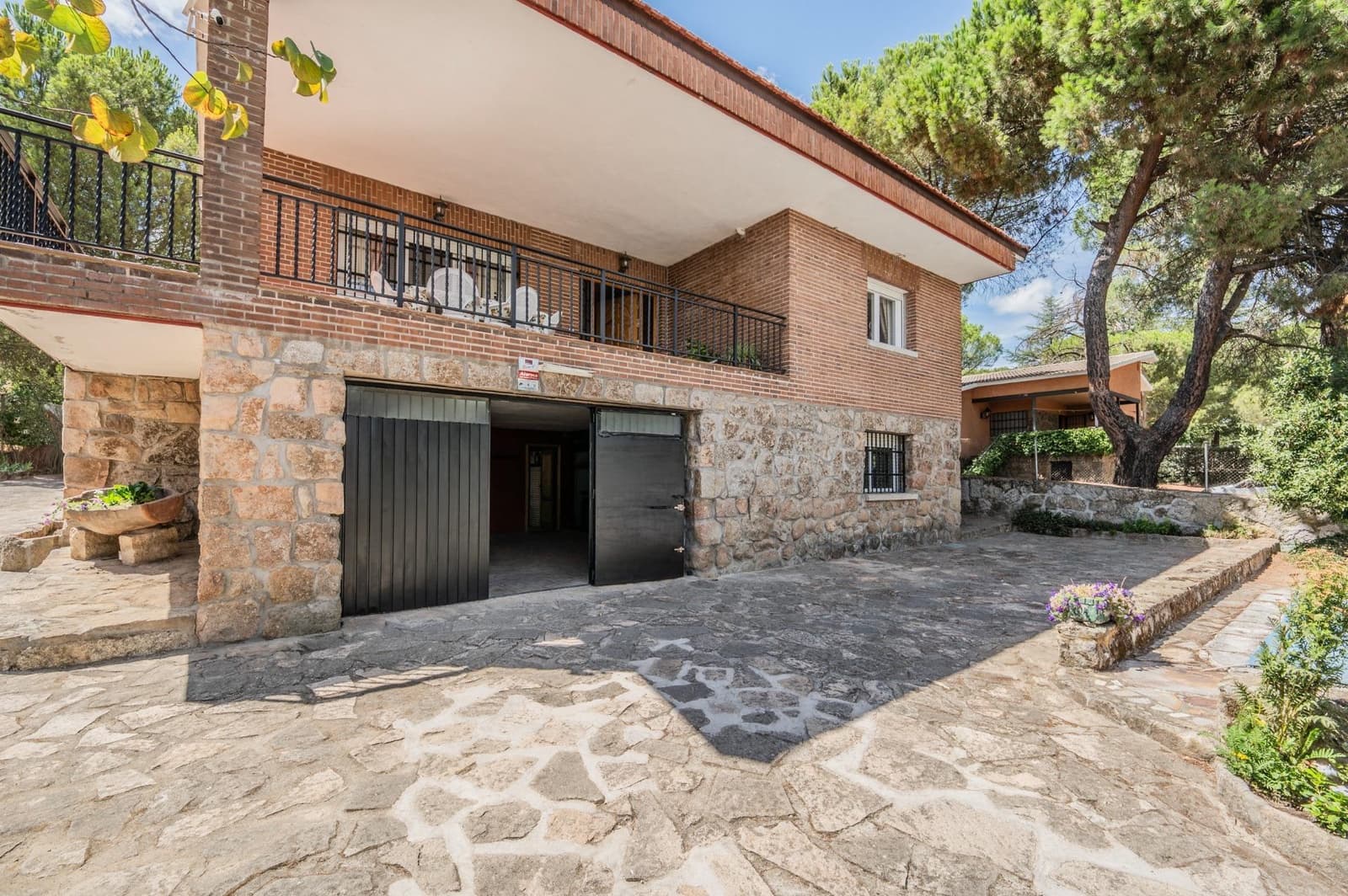 5 bedroom Villa for sale in Galapagar with pool garage - € 720,000 (Ref: 10064787)