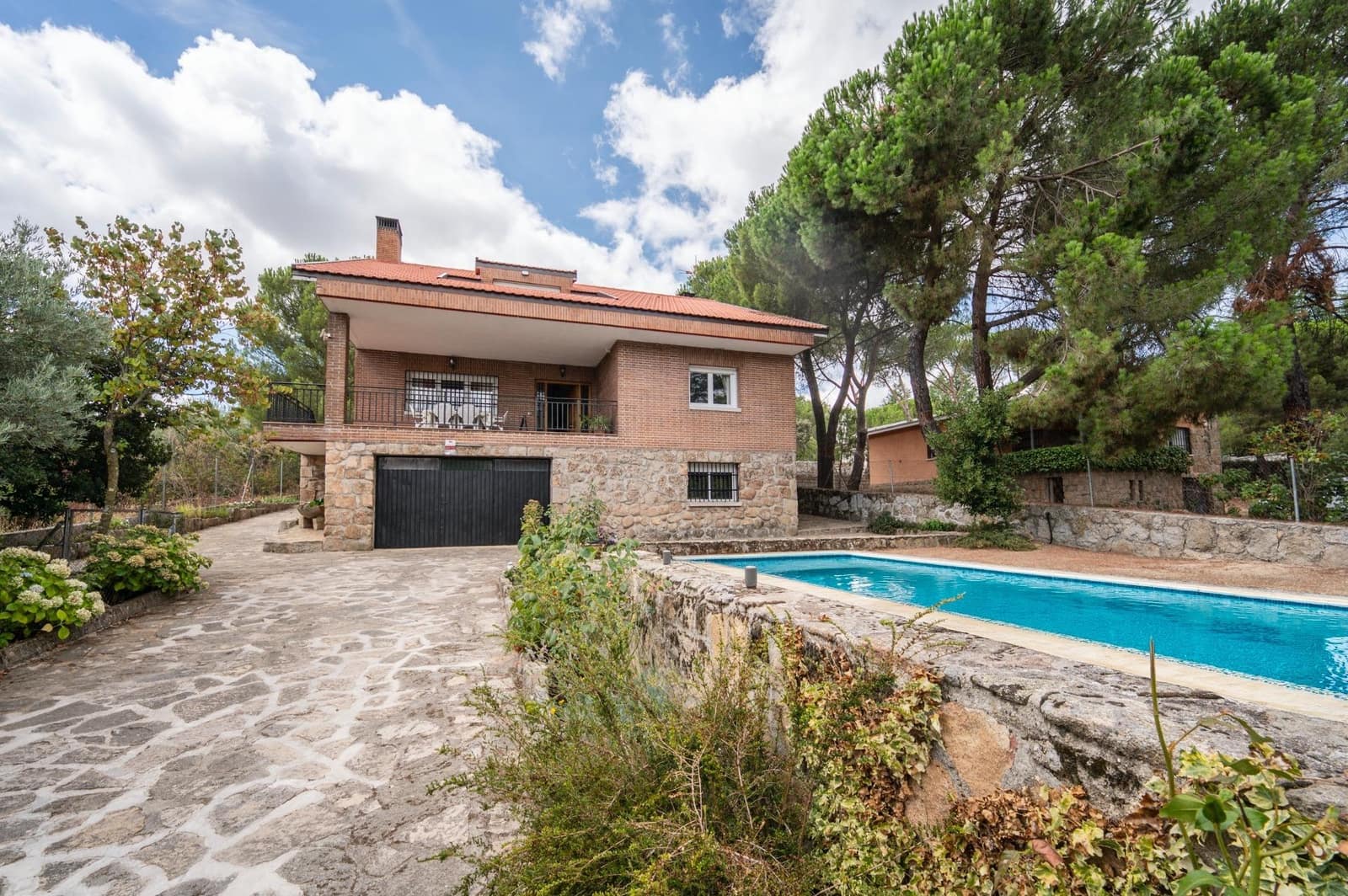 5 bedroom Villa for sale in Galapagar with pool garage - € 720,000 (Ref: 10064787)