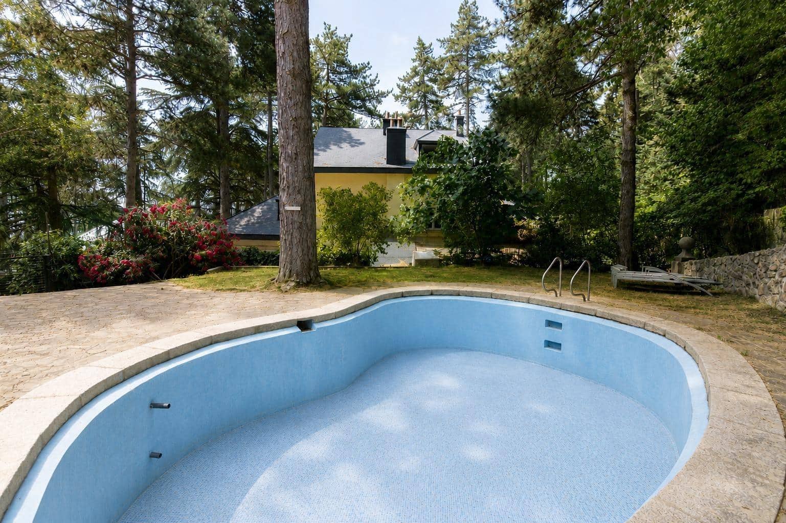 5 bedroom Semi-detached Villa for sale in San Lorenzo de El Escorial with pool garage - € 800,000 (Ref: 10064788)