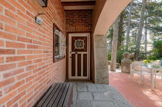 5 bedroom Semi-detached Villa for sale in San Lorenzo de El Escorial with pool garage - € 775,000 (Ref: 10064788)