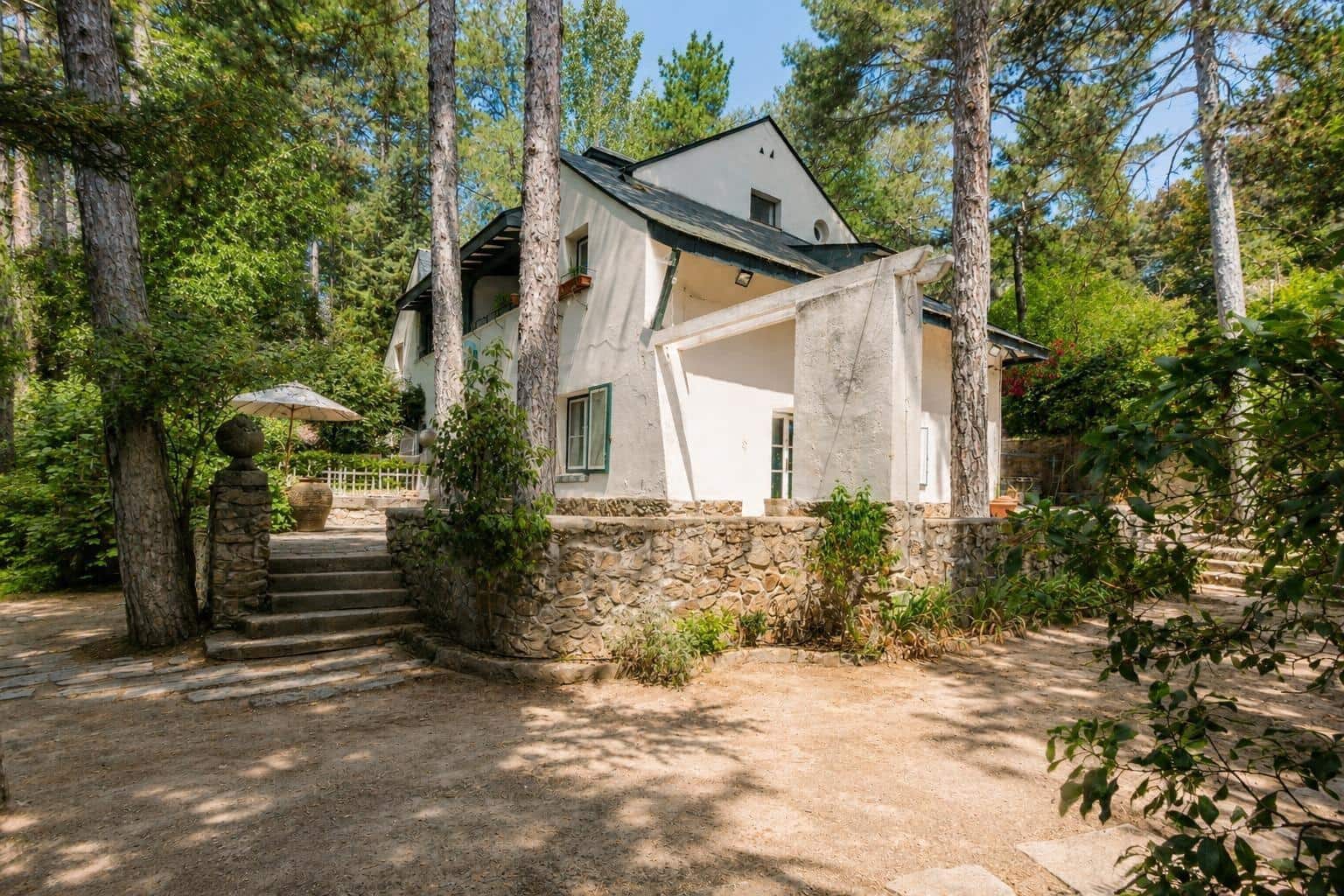 5 bedroom Semi-detached Villa for sale in San Lorenzo de El Escorial with pool garage - € 800,000 (Ref: 10064788)