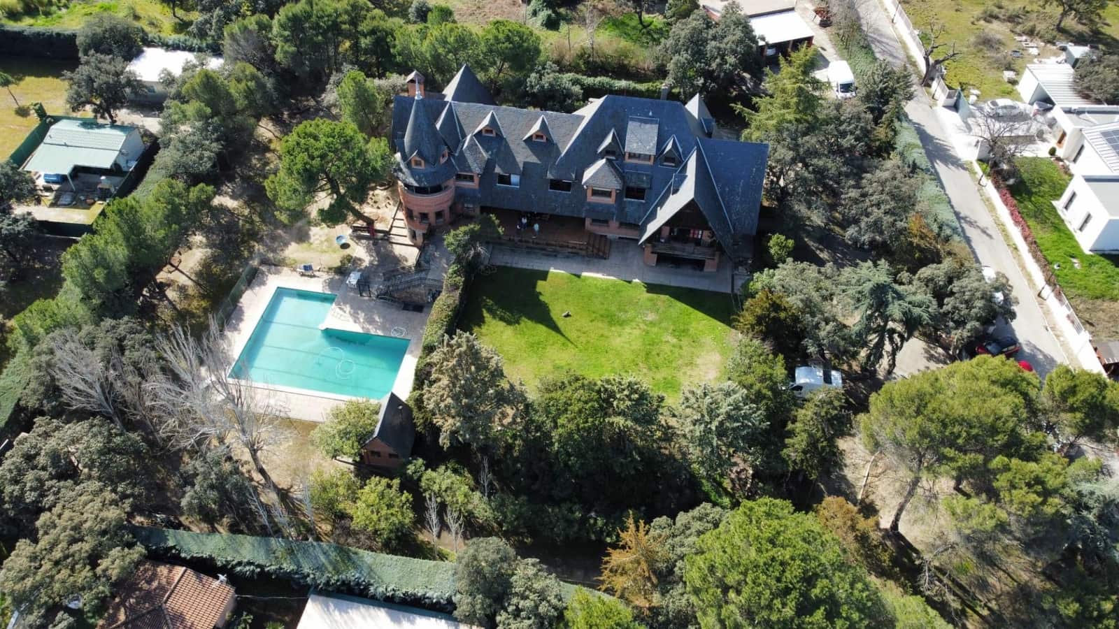 20 quarto Moradia para venda em Villanueva de la Canada com piscina garagem - 1 650 000 € (Ref: 10129690)
