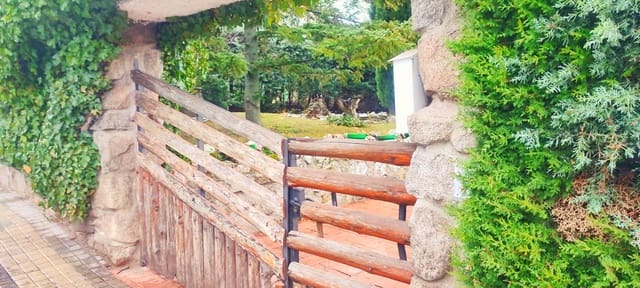 6 bedroom Villa for sale in Moralzarzal with pool garage - € 1,190,000 (Ref: 9491737)