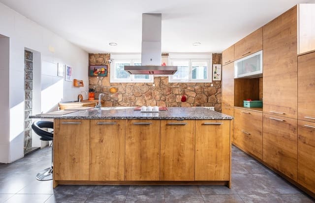 4 slaapkamer Villa te koop in Robledo de Chavela met zwembad garage - € 360.000 (Ref: 9491738)