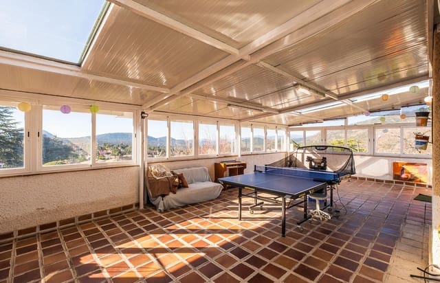 Chalet de 4 habitaciones en Robledo de Chavela en venta con piscina garaje - 360.000 € (Ref: 9491738)