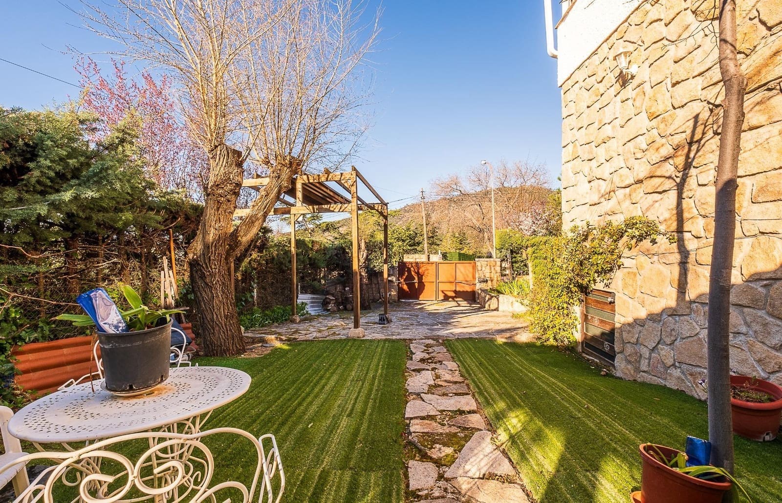 Chalet de 4 habitaciones en Robledo de Chavela en venta con piscina garaje - 360.000 € (Ref: 9491738)