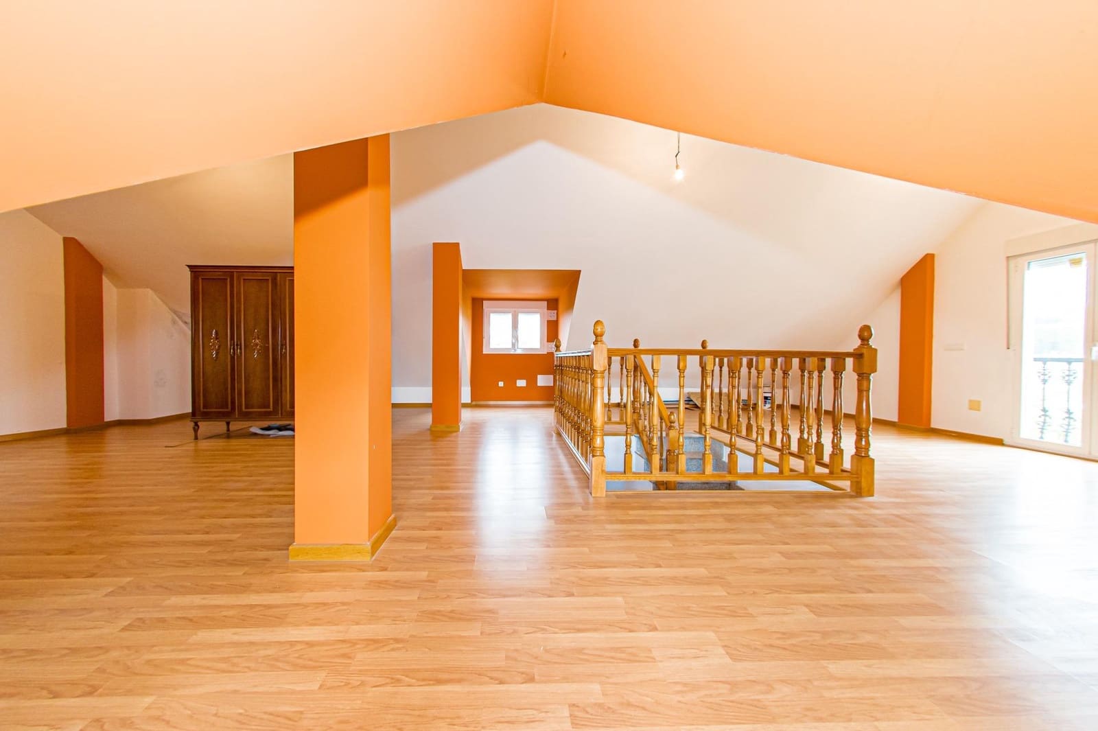 5 bedroom Villa for sale in Ponferrada with garage - € 385,000 (Ref: 9491740)