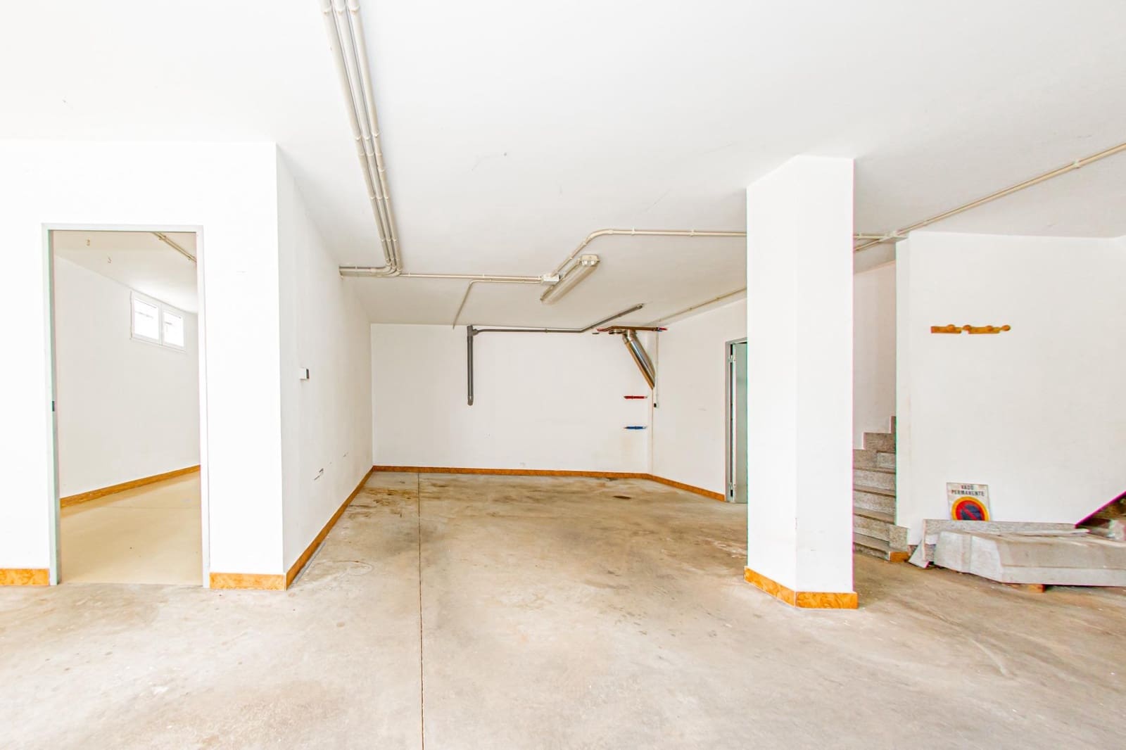 5 bedroom Villa for sale in Ponferrada with garage - € 385,000 (Ref: 9491740)