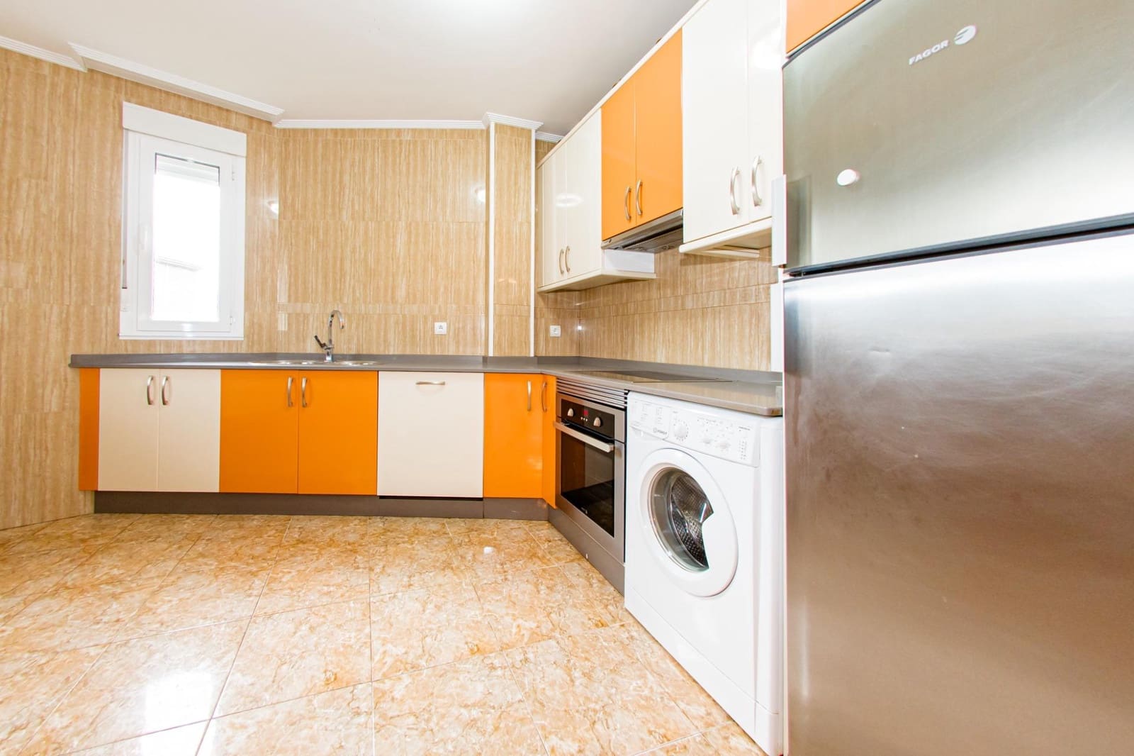 5 bedroom Villa for sale in Ponferrada with garage - € 385,000 (Ref: 9491740)