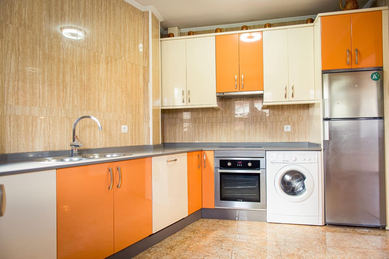 5 bedroom Villa for sale in Ponferrada with garage - € 385,000 (Ref: 9491740)