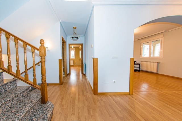 5 sovrum Villa till salu i Ponferrada med garage - 385 000 € (Ref: 9491740)