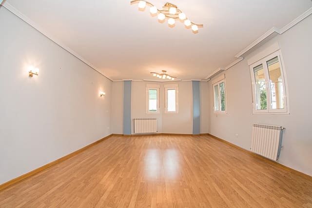 Chalet de 5 habitaciones en Ponferrada en venta con garaje - 385.000 € (Ref: 9491740)