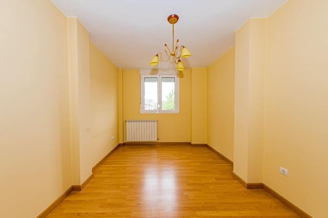 5 soveværelse Villa til salg i Ponferrada med garage - € 385.000 (Ref: 9491740)