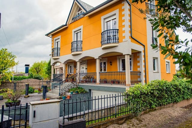 5 soveværelse Villa til salg i Ponferrada med garage - € 385.000 (Ref: 9491740)