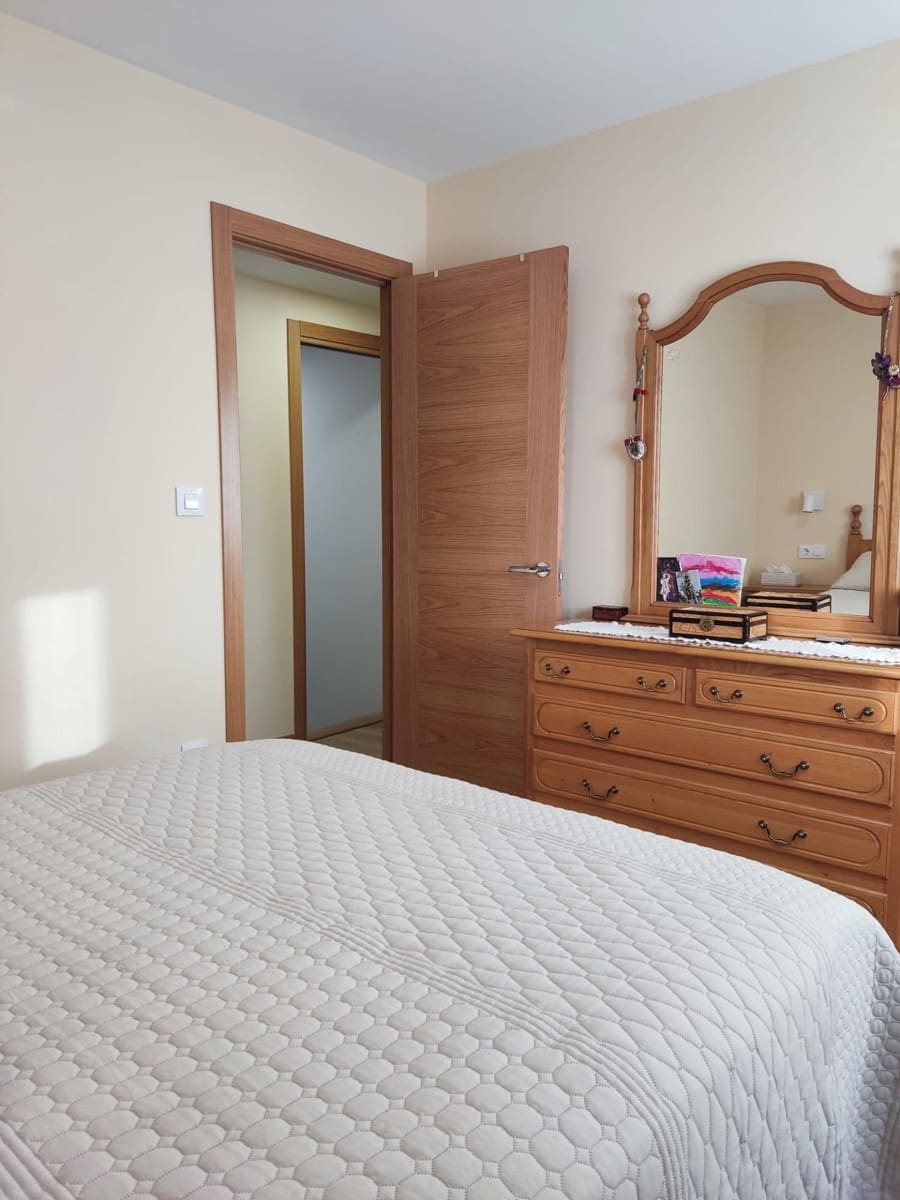 3 makuuhuone Omakotitalo myytävänä paikassa Castropodame mukana 
autotalli - 145 000 € (Ref: 9491741)