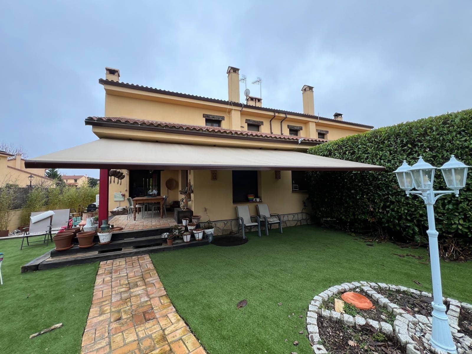 3 makuuhuone Paritalo myytävänä paikassa Chapineria mukana uima-altaan 
autotalli - 395 000 € (Ref: 9491743)