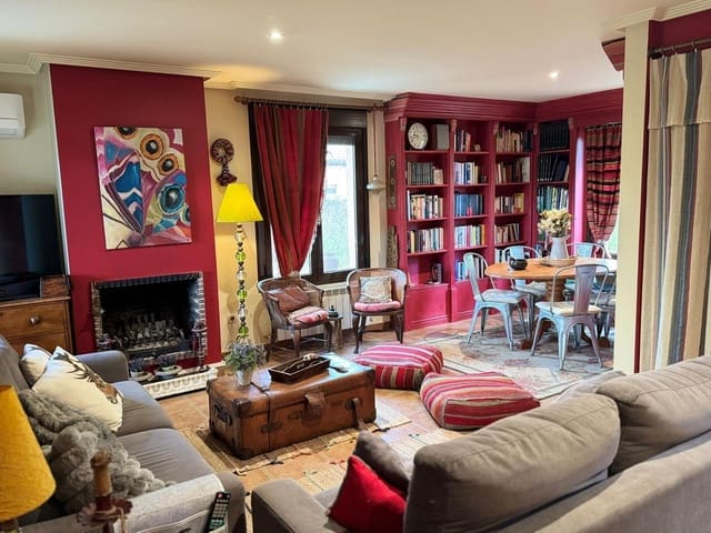 3 makuuhuone Paritalo myytävänä paikassa Chapinería mukana uima-altaan 
autotalli - 395 000 € (Ref: 9491743)