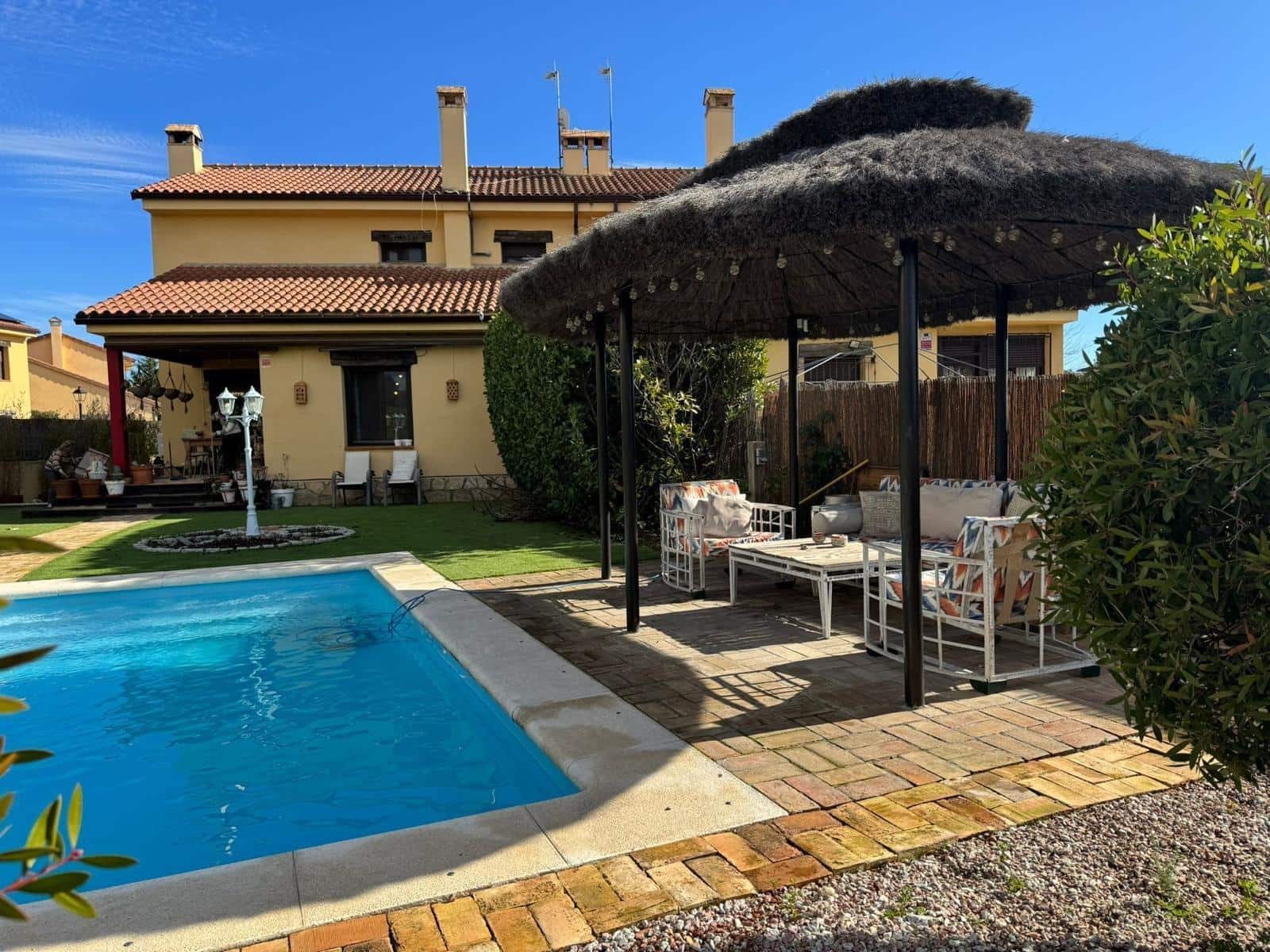 3 makuuhuone Paritalo myytävänä paikassa Chapineria mukana uima-altaan 
autotalli - 395 000 € (Ref: 9491743)