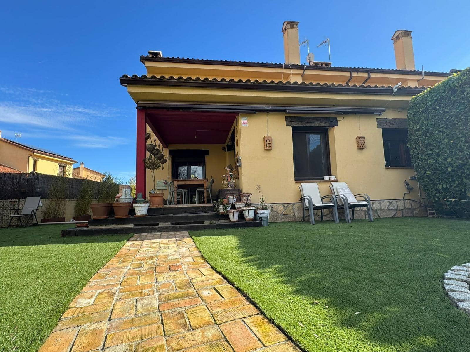 3 makuuhuone Paritalo myytävänä paikassa Chapineria mukana uima-altaan 
autotalli - 395 000 € (Ref: 9491743)