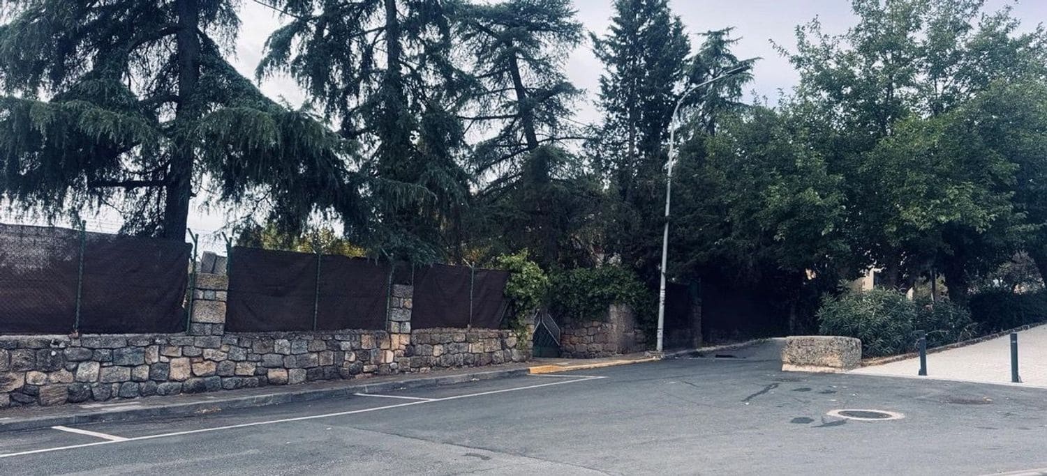 5 bedroom Villa for sale in Navalagamella with pool garage - € 650,000 (Ref: 9491744)