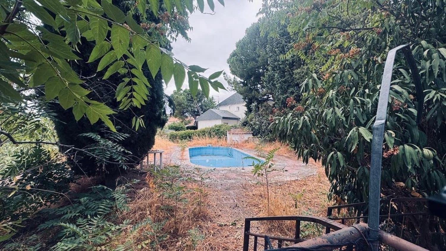 5 bedroom Villa for sale in Navalagamella with pool garage - € 650,000 (Ref: 9491744)