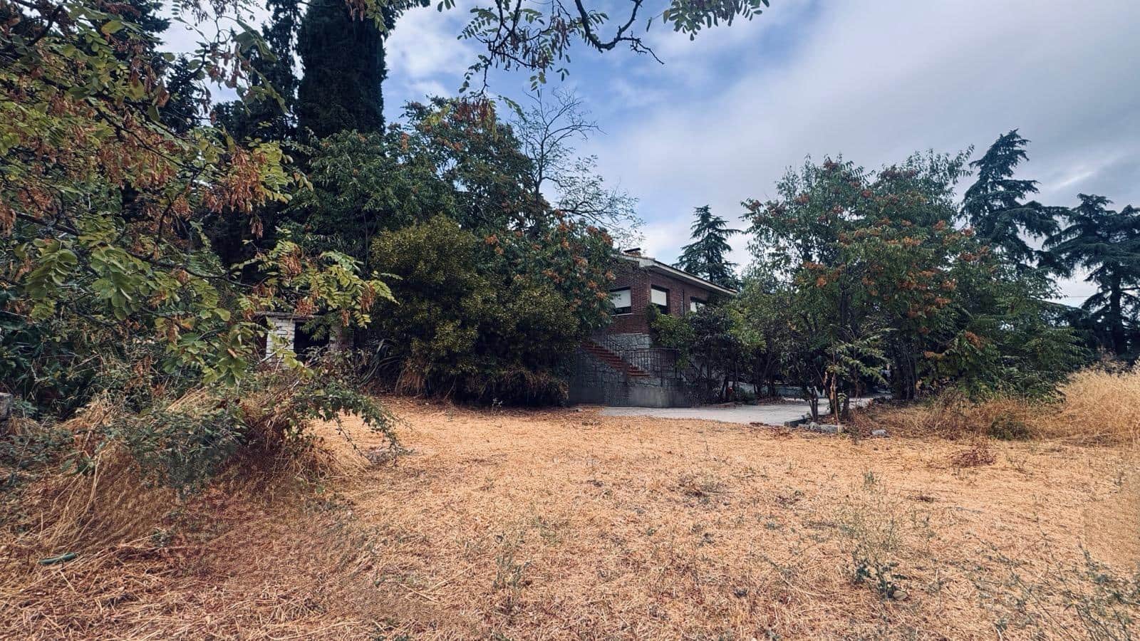 5 bedroom Villa for sale in Navalagamella with pool garage - € 650,000 (Ref: 9491744)