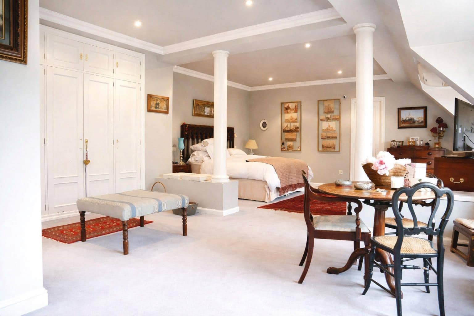 5 bedroom Villa for sale in Villaviciosa de Odon with pool garage - € 1,450,000 (Ref: 9524414)