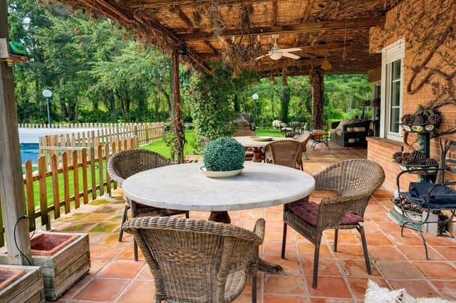 5 slaapkamer Villa te koop in Villaviciosa de Odón met zwembad garage - € 1.450.000 (Ref: 9524414)