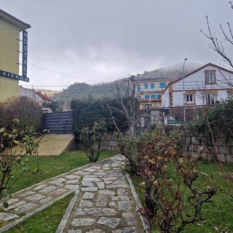 6 bedroom Villa for sale in Bustarviejo - € 480,000 (Ref: 9541231)