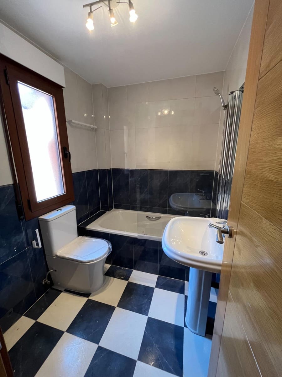 4 bedroom Townhouse for rent in Collado Villalba with pool garage - € 1,800 (Ref: 9541740)