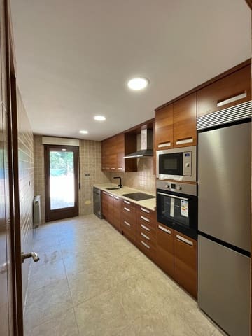 4 bedroom Townhouse for rent in Collado Villalba with pool garage - € 1,800 (Ref: 9541740)