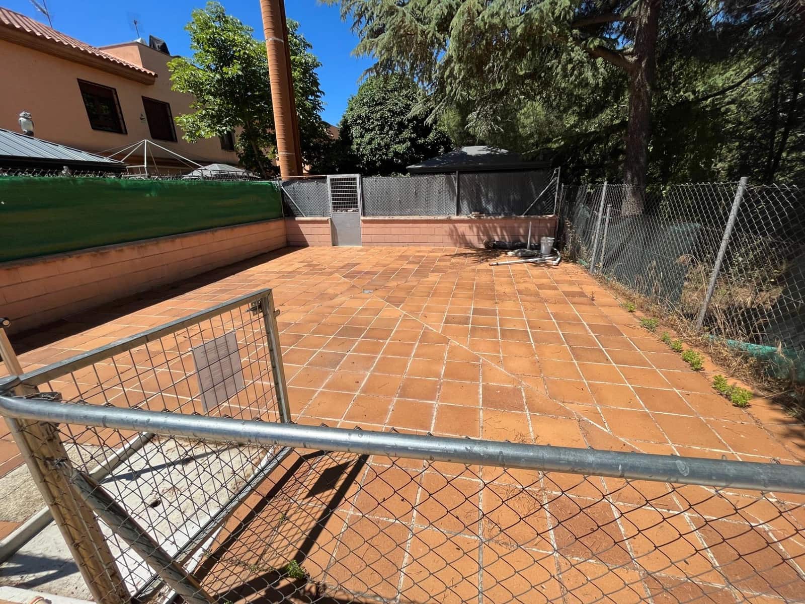 4 bedroom Townhouse for rent in Collado Villalba with pool garage - € 1,800 (Ref: 9541740)