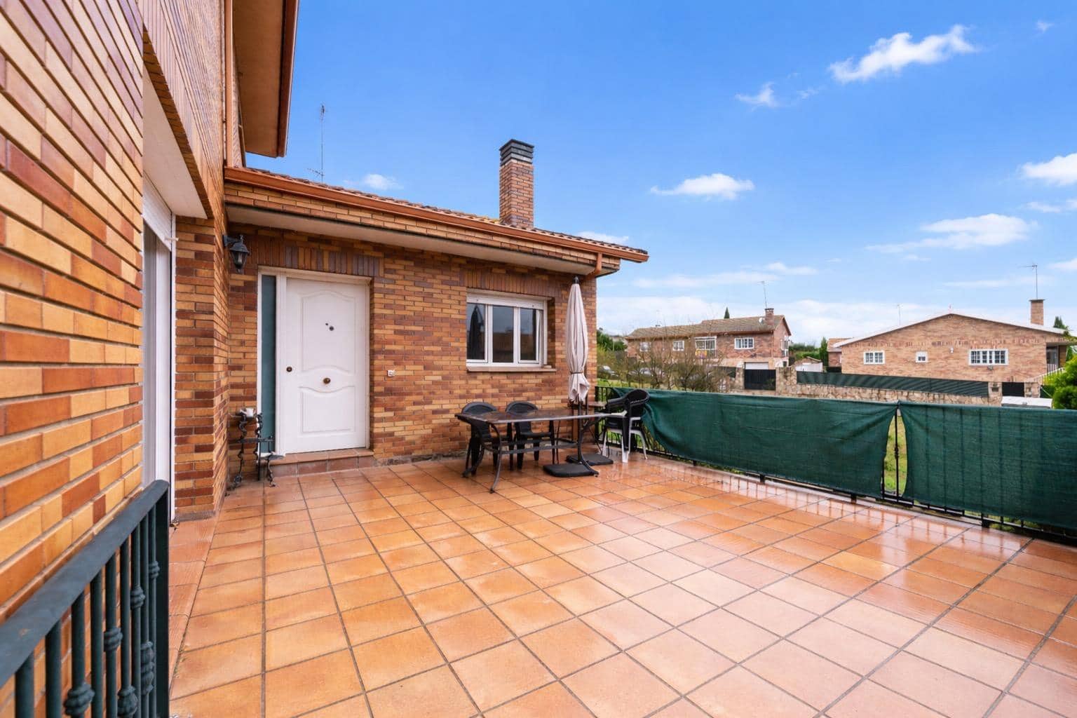 5 bedroom Villa for sale in Colmenarejo with garage - € 610,000 (Ref: 9574718)