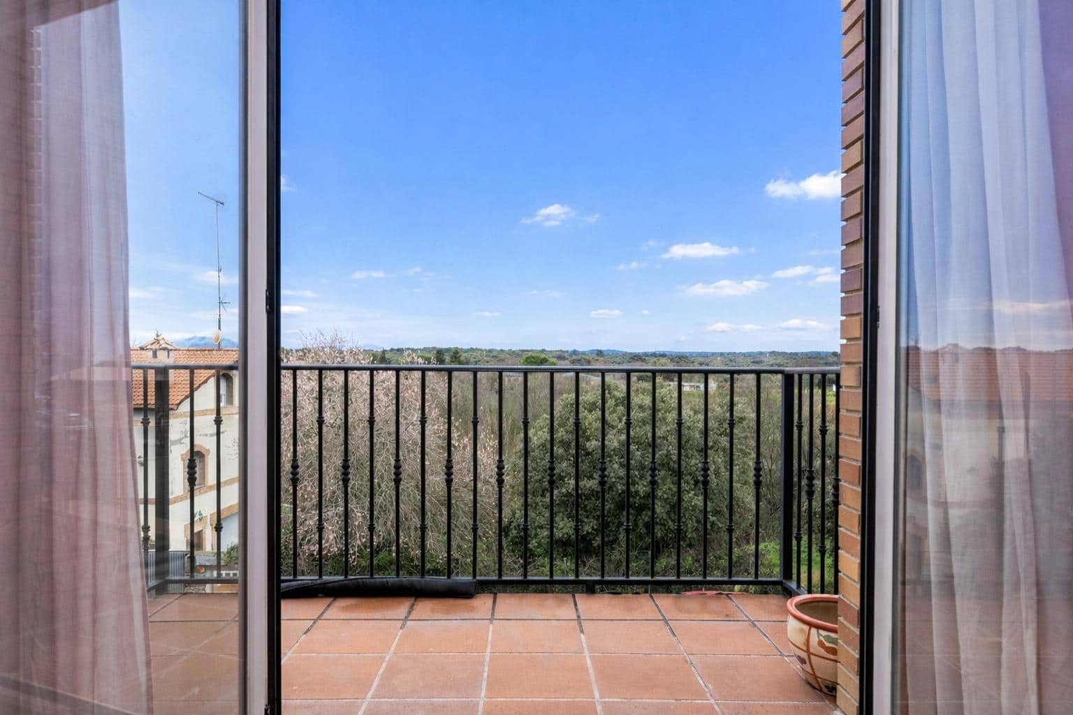 5 bedroom Villa for sale in Colmenarejo with garage - € 610,000 (Ref: 9574718)